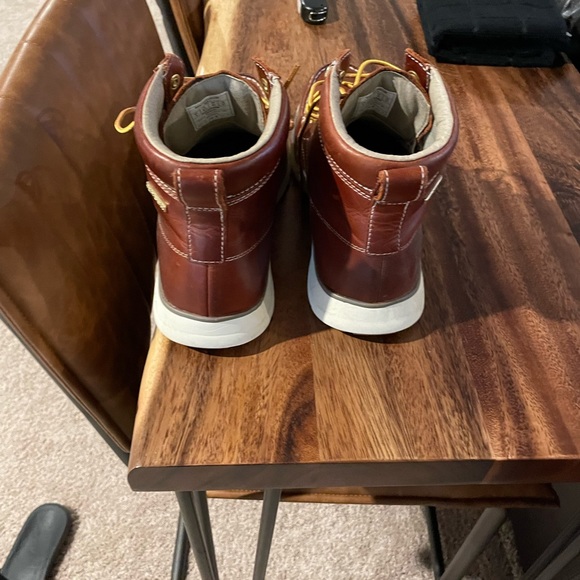 Eddie Bauer boots. Only worn once for family pictures. Excellent new condition. - Picture 4 of 6